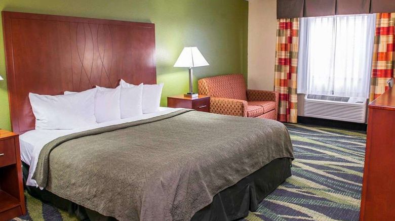 <b>Quality Inn & Suites Room</b>. Images powered by <a href="https://iceportal.shijigroup.com/" title="IcePortal" target="_blank">IcePortal</a>.