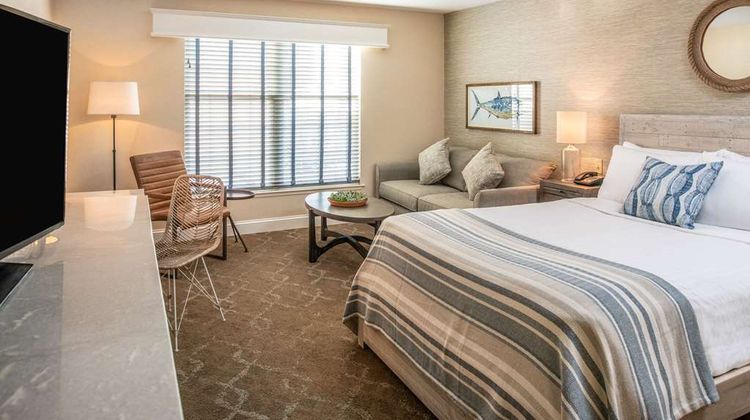 Martha's Vineyard, Ascend Hotel Room