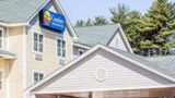 <b>Comfort Inn & Suites Scarborough Exterior</b>. Images powered by <a href="https://iceportal.shijigroup.com/" title="IcePortal" target="_blank">IcePortal</a>.