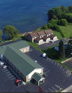 Econo Lodge on the Bay