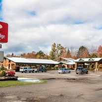 Econo Lodge Inn & Suites Munising Area