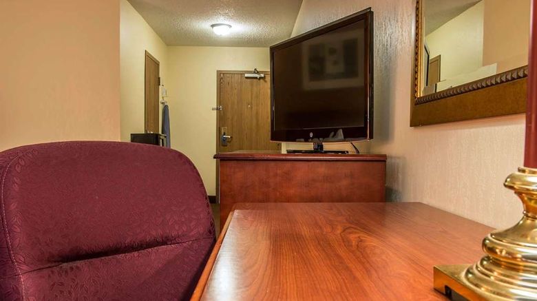 <b>Rodeway Inn Muskegon Room</b>. Images powered by <a href="https://iceportal.shijigroup.com/" title="IcePortal" target="_blank">IcePortal</a>.