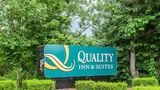 Quality Inn & Suites Kansas City Exterior