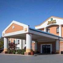 Quality Inn & Suites Arnold