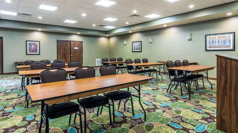<b>Comfort Inn & Suites Hannibal Meeting</b>. Images powered by <a href="https://iceportal.shijigroup.com/" title="IcePortal" target="_blank">IcePortal</a>.
