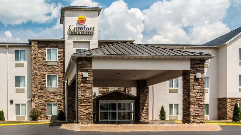 <b>Comfort Inn & Suites Hannibal Exterior</b>. Images powered by <a href="https://iceportal.shijigroup.com/" title="IcePortal" target="_blank">IcePortal</a>.
