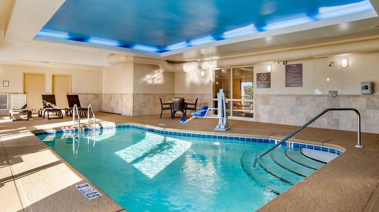 <b>Comfort Suites Pool</b>. Images powered by <a href="https://iceportal.shijigroup.com/" title="IcePortal" target="_blank">IcePortal</a>.