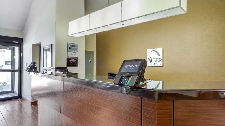 <b>Sleep Inn & Suites Airport Lobby</b>. Images powered by <a href="https://iceportal.shijigroup.com/" title="IcePortal" target="_blank">IcePortal</a>.
