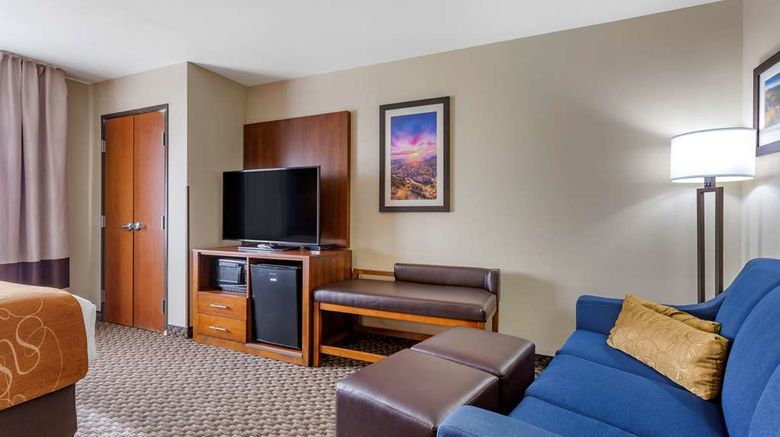 <b>Comfort Suites Hobbs Suite</b>. Images powered by <a href="https://iceportal.shijigroup.com/" title="IcePortal" target="_blank">IcePortal</a>.