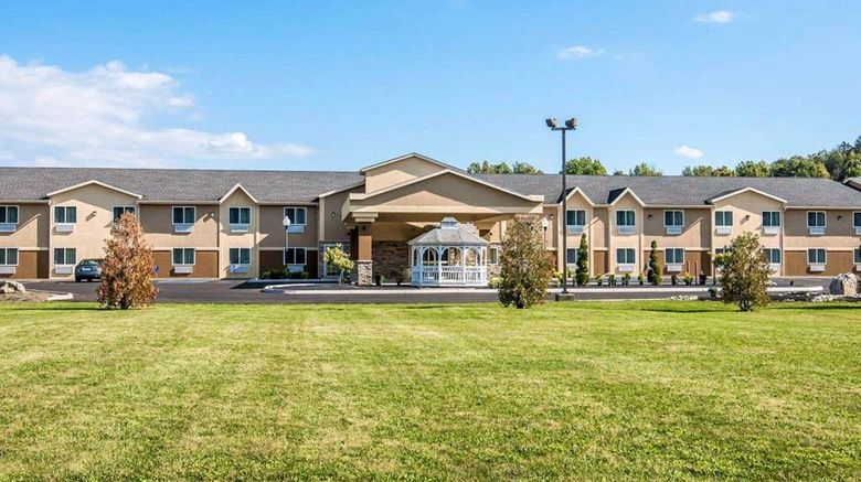 <b>Comfort Inn Saugerties NY Exterior</b>. Images powered by <a href="https://iceportal.shijigroup.com/" title="IcePortal" target="_blank">IcePortal</a>.