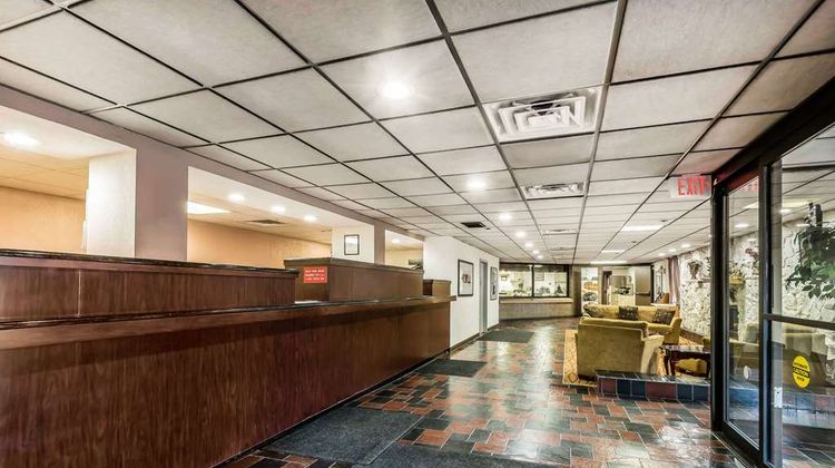 Quality Inn & Suites Binghamton Lobby