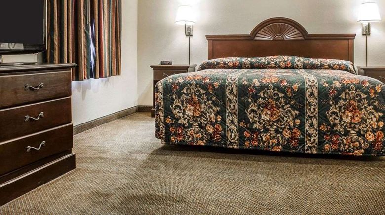 <b>Econo Lodge Inns & Suites Airport Suite</b>. Images powered by <a href="https://iceportal.shijigroup.com/" title="IcePortal" target="_blank">IcePortal</a>.