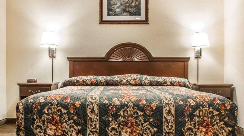 <b>Econo Lodge Inns & Suites Airport Suite</b>. Images powered by <a href="https://iceportal.shijigroup.com/" title="IcePortal" target="_blank">IcePortal</a>.