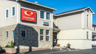 Econo Lodge Inns & Suites Airport