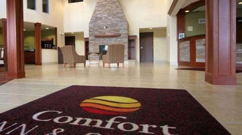<b>Comfort Inn & Suites Lobby</b>. Images powered by <a href="https://iceportal.shijigroup.com/" title="IcePortal" target="_blank">IcePortal</a>.