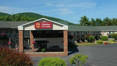 Clarion Inn & Suites at the Outlets