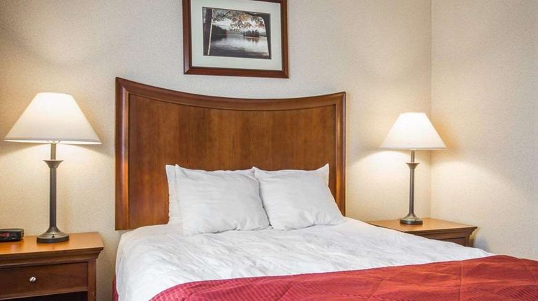 <b>Clarion Inn & Suites at the Outlets Suite</b>. Images powered by <a href="https://iceportal.shijigroup.com/" title="IcePortal" target="_blank">IcePortal</a>.