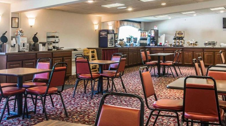<b>Clarion Inn & Suites at the Outlets Restaurant</b>. Images powered by <a href="https://iceportal.shijigroup.com/" title="IcePortal" target="_blank">IcePortal</a>.