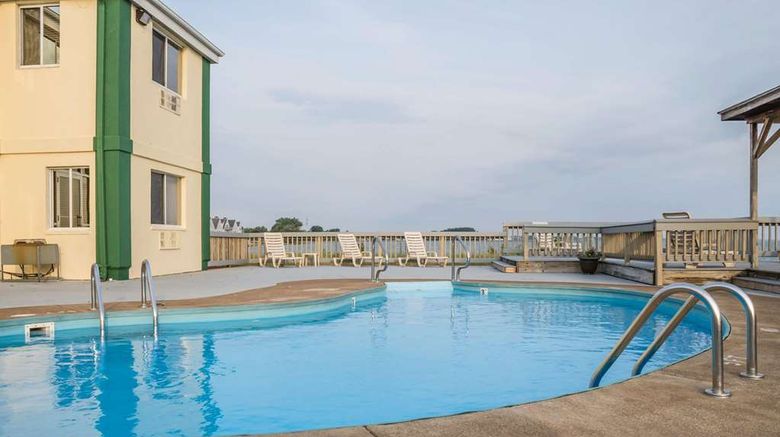 <b>Quality Inn Port Clinton Pool</b>. Images powered by <a href="https://iceportal.shijigroup.com/" title="IcePortal" target="_blank">IcePortal</a>.