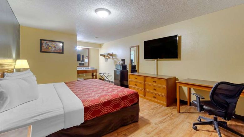 <b>Econo Lodge Room</b>. Images powered by <a href="https://iceportal.shijigroup.com/" title="IcePortal" target="_blank">IcePortal</a>.