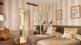 Des Deux Iles Hotel Room