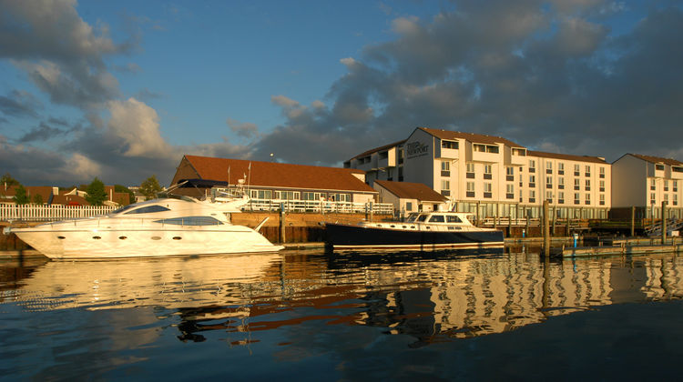 Newport Harbor Hotel & Marina Exterior