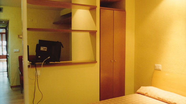 <b>Bluensense Madrid Serrano Room</b>. Images powered by <a href="https://leonardo.com/" title="Leonardo Worldwide" target="_blank">Leonardo</a>.