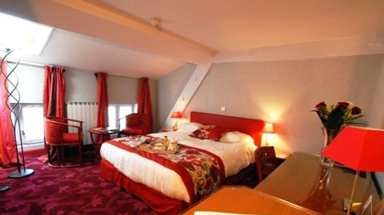 <b>Le Phenix Hotel Room</b>. Images powered by <a href="https://leonardo.com/" title="Leonardo Worldwide" target="_blank">Leonardo</a>.