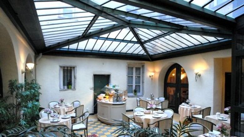 <b>Le Phenix Hotel Restaurant</b>. Images powered by <a href="https://leonardo.com/" title="Leonardo Worldwide" target="_blank">Leonardo</a>.