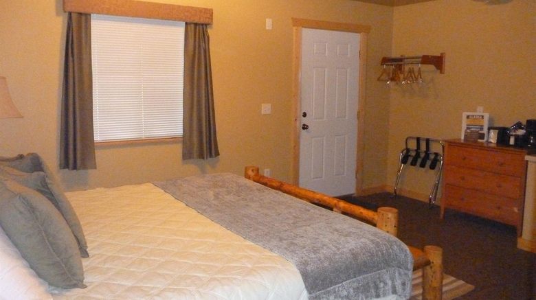 <b>McKinley Creekside Cabins Suite</b>. Images powered by <a href="https://www.leonardoworldwide.com/" title="Leonardo Worldwide" target="_blank">Leonardo</a>.