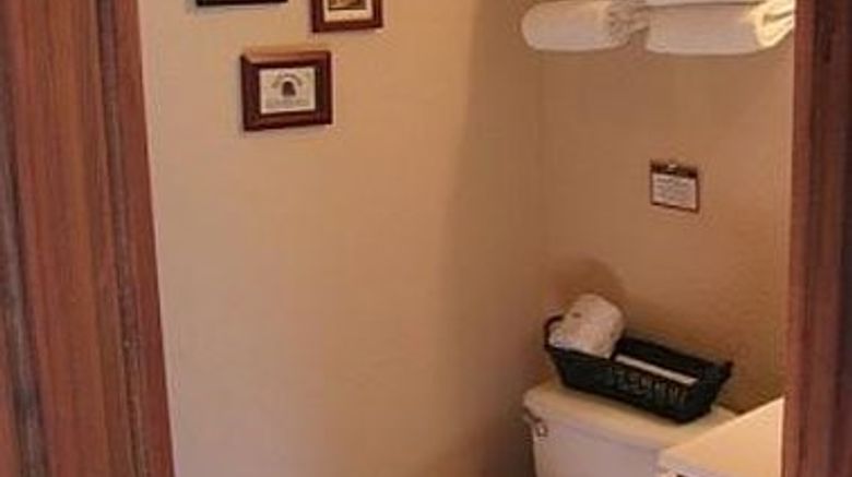 <b>McKinley Creekside Cabins Suite</b>. Images powered by <a href="https://www.leonardoworldwide.com/" title="Leonardo Worldwide" target="_blank">Leonardo</a>.