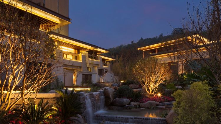 By-Spring Villa Exterior