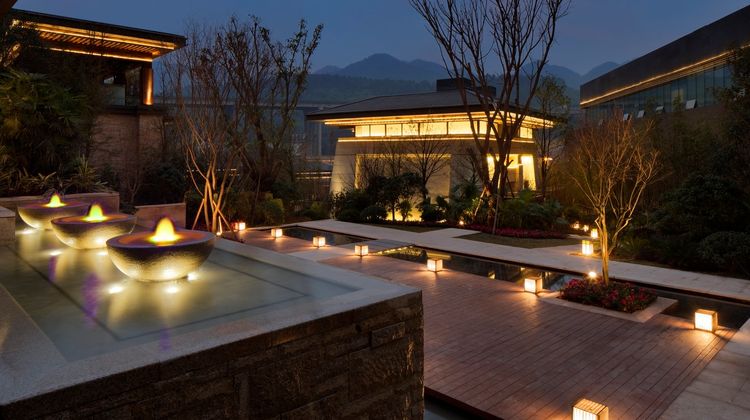 By-Spring Villa Exterior