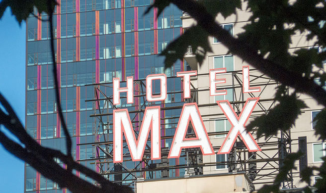 Hotel Max Exterior
