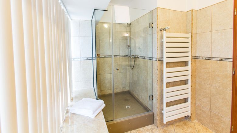 <b>Crystal Palace Room</b>. Images powered by <a href="https://leonardo.com/" title="Leonardo Worldwide" target="_blank">Leonardo</a>.