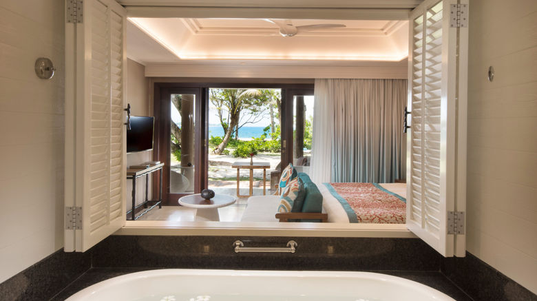 <b>Constance Lemuria, Seychelles Suite</b>. Images powered by <a href="https://leonardo.com/" title="Leonardo Worldwide" target="_blank">Leonardo</a>.