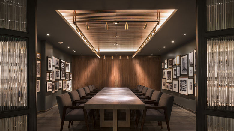 Four Seasons Hotel Houston Houston Tx Hotels Deluxe Hotels In Houston Gds Reservation Codes Travelage West