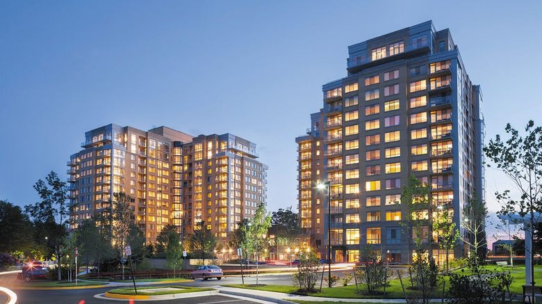 <b>Harrison at Reston Town Center Exterior</b>. Images powered by <a href="https://www.leonardoworldwide.com/" title="Leonardo Worldwide" target="_blank">Leonardo</a>.