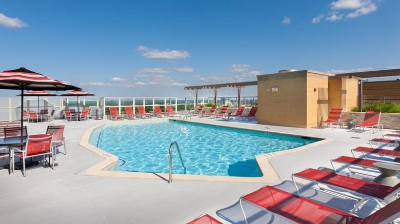 <b>Harrison at Reston Town Center Pool</b>. Images powered by <a href="https://www.leonardoworldwide.com/" title="Leonardo Worldwide" target="_blank">Leonardo</a>.
