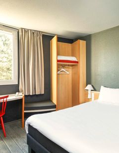 Ibis Chartres Ouest Luce