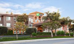Holiday Inn Express Hotel & Suites