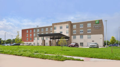 Holiday Inn Express & Suites Omaha Arpt