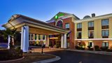 Holiday Inn Express & Suites Hinesville Exterior