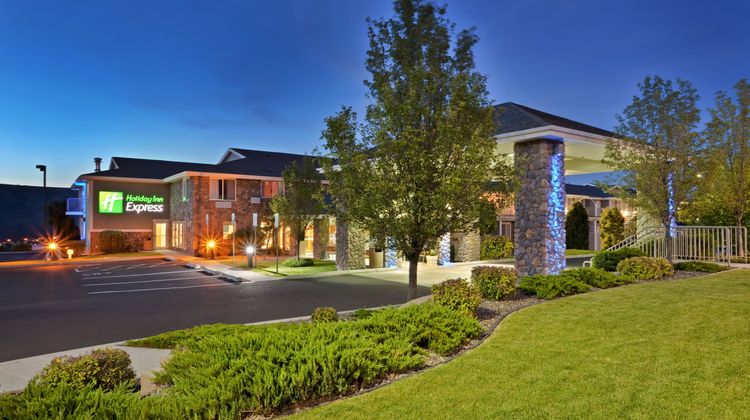 Holiday Inn Express Exterior