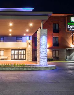 Holiday Inn Express & Suites Arpt Wolf