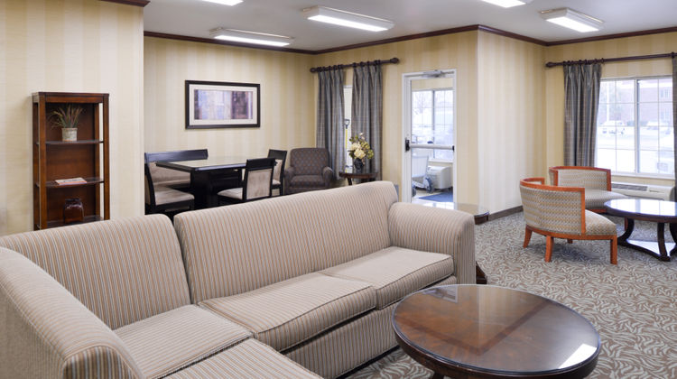 Holiday Inn Express & Suites Lobby