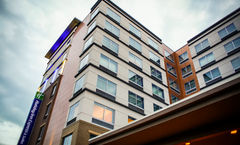 Holiday Inn Express & Suites Louisville
