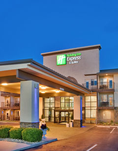 Holiday Inn Express & Suites Branson 76