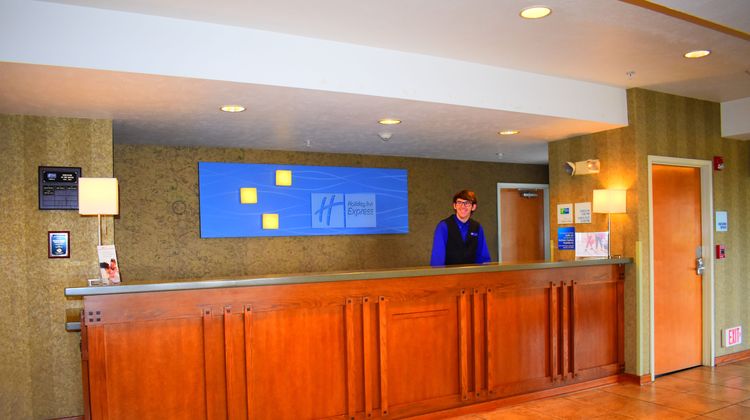 Holiday Inn Express Lobby
