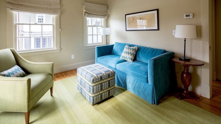 Oakhurst Inn Suite
